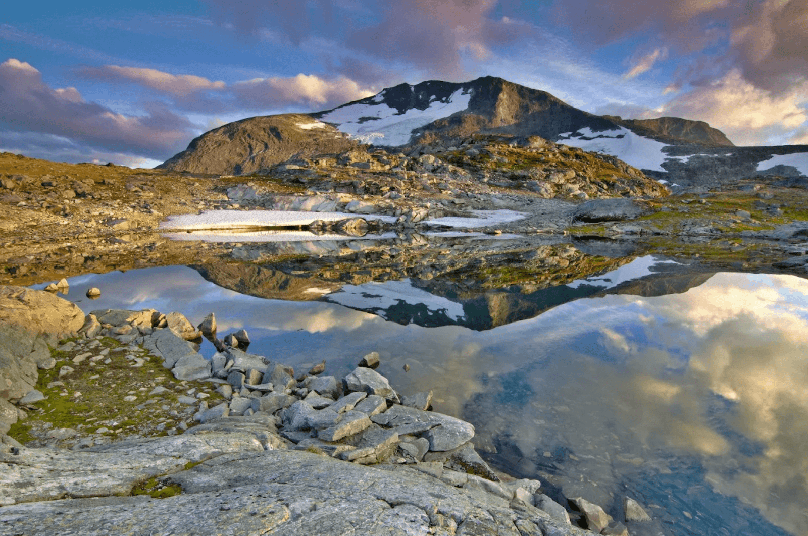 Avec trois routes panoramiques parcourues lors de 4ème épisode, nous allons rouler sur le « toit de la Norvège » avec encore une météo exceptionnelle